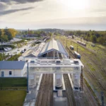 Photo aérienne prise au drone de la passerelle de la gare de Pau