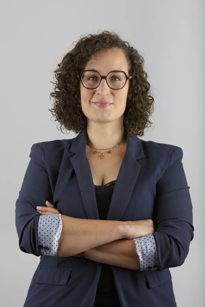 Portrait professionnel d'une femme de face