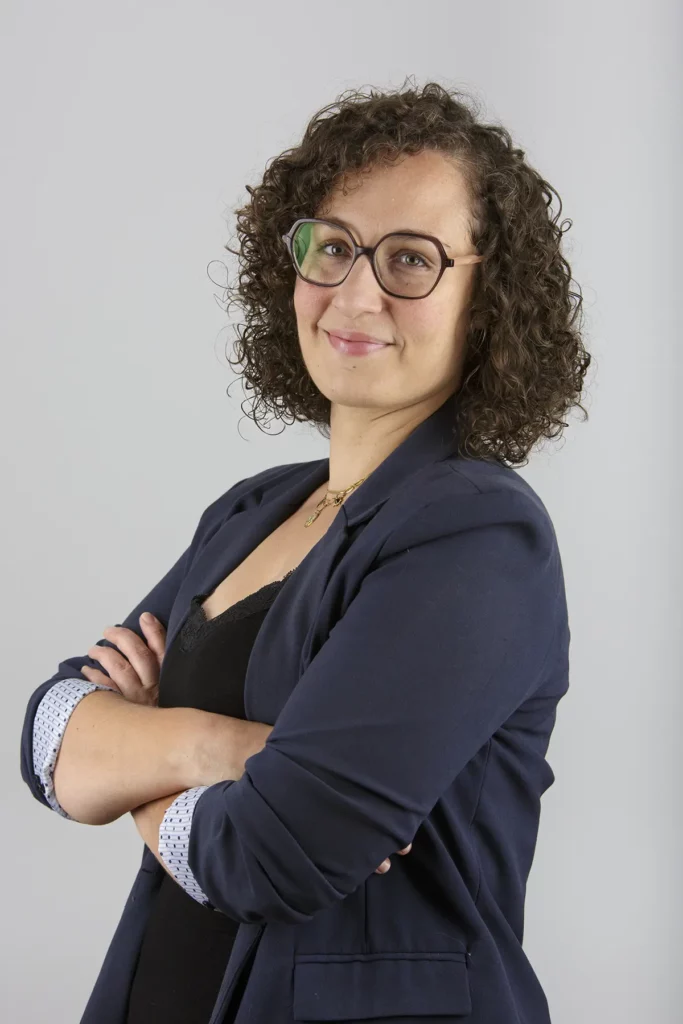 Portrait professionnel d'une femme de coté