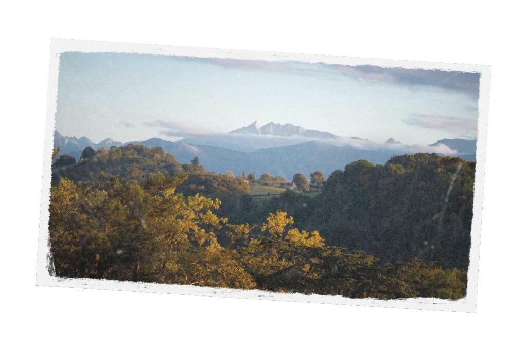 Photo prise depuis Pau où l'on aperçoit les montagnes